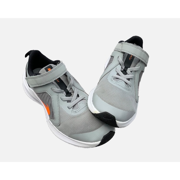 EUC NIKE KIDS SNEAKER, SIZE 2Y (youth) - Picture 1 of 5